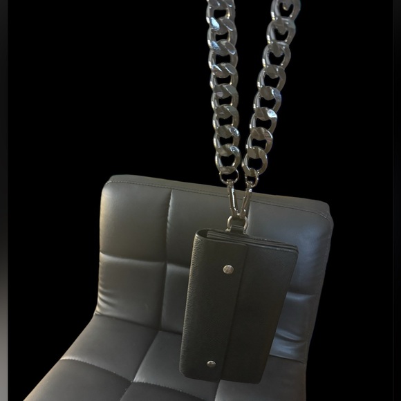 Louis Vuitton Black Taiga Leather Accordion Chain Wallet Long Flap - Picture 7 of 10